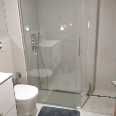 Apartment 3 Bedroom Duplex In *